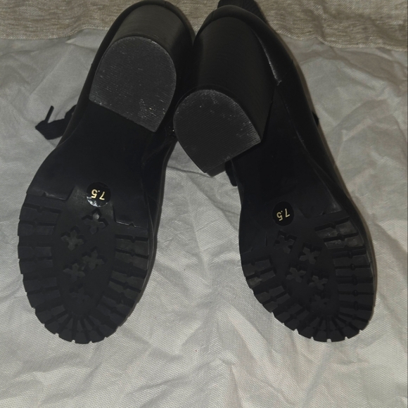 Used Women's Black Lace-Up Ankle Boots - Picture 4 of 8